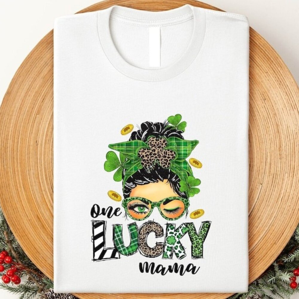 One Lucky Mama Trendy Mom St Patrick_s Day T-Shirt - Picture 1 of 5
